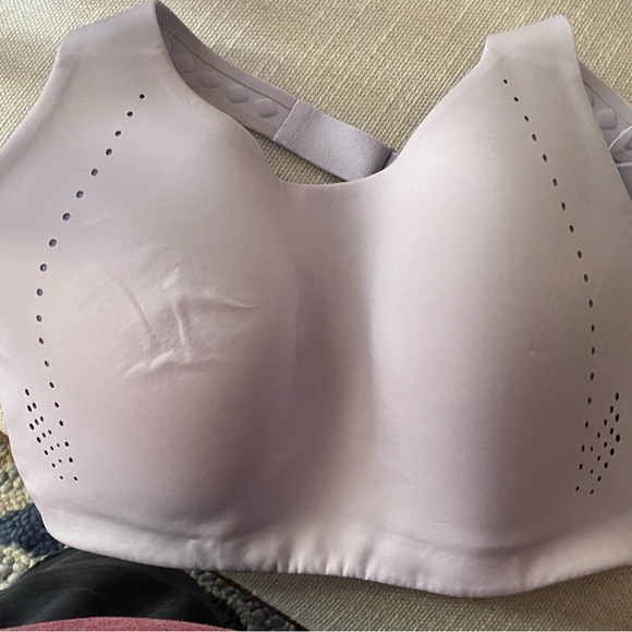 Lululemon Sports Bra - Picture 1 of 4
